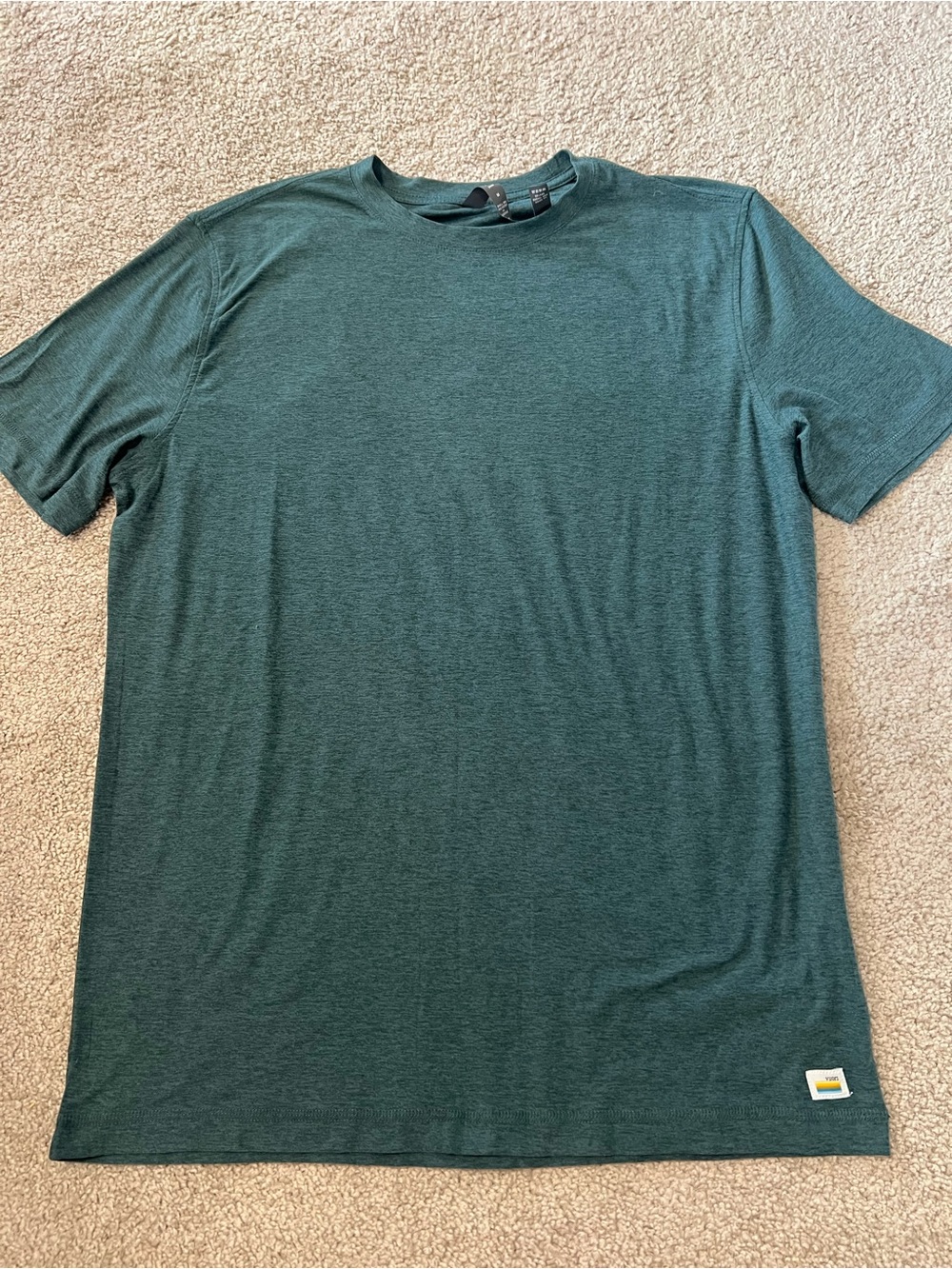 Vuori Shirt Mens Sz. M Green Short Sleeve Performance Athletic Tee Top Gym